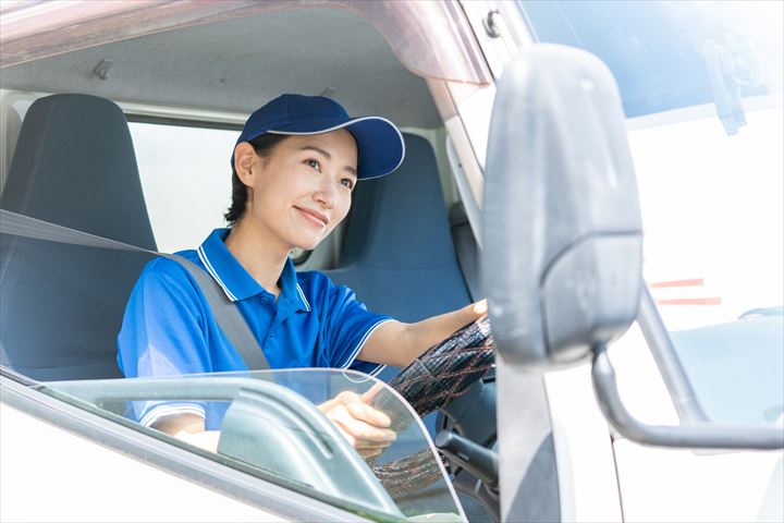 《尾張旭市》週払いOK・ハイエース～2ｔ車での自動車部品配送ドライバー！（Web面接OK・高時給）