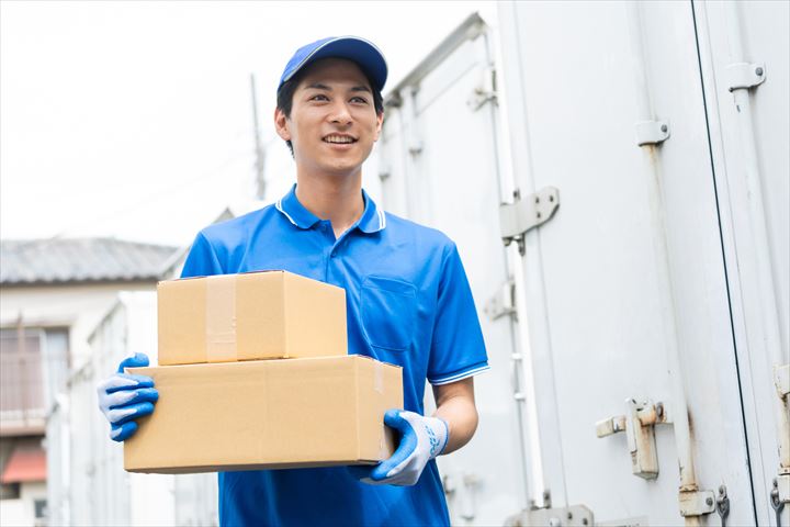 《入間市》週払いOK・4ｔ車でのスーパーへの惣菜の配送ドライバー！（Web面接OK・高時給）