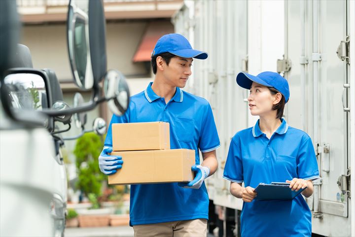 《戸田市》週払いOK・3ｔ車での常温商品の店舗配送ドライバー！（週休2日・高収入）