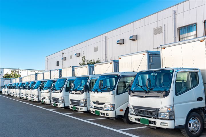 《神戸市西区》週払いOK・2ｔ～3ｔ車での中学校への給食や食器の配送ドライバー！（Web面接OK・短期2026年3月末まで）