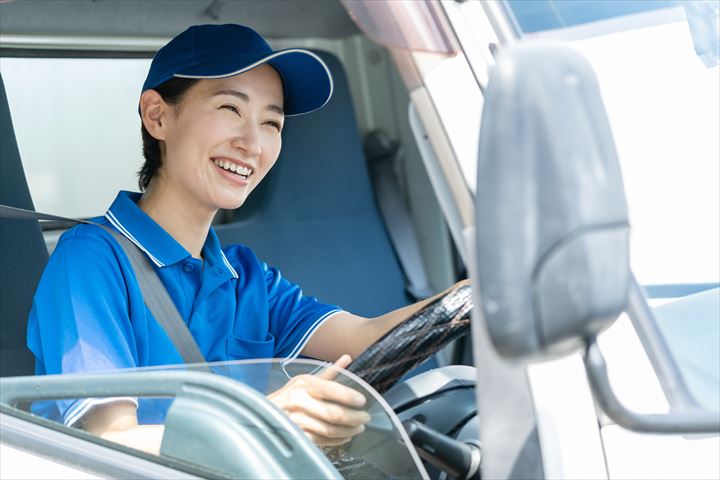 《久世郡久御山町》週払いOK・大型車での食品のセンター間配送ドライバー！（Web面接OK・週休2日）