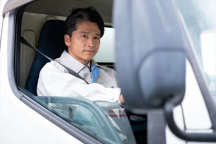 《和歌山市》週払いOK・2ｔ車での企業や倉庫などへの資材や電材の配送ドライバー！（高時給・土日休み）