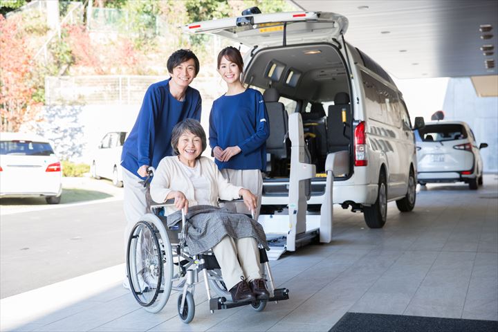 《板橋区》週払いOK・普通車でのデイサービス利用者の送迎ドライバー！（高時給・シニア活躍）