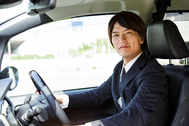 《広島市東区》週払いOK・普通車での営業の運転代行スタッフ！（シニア活躍・AT限定OK）