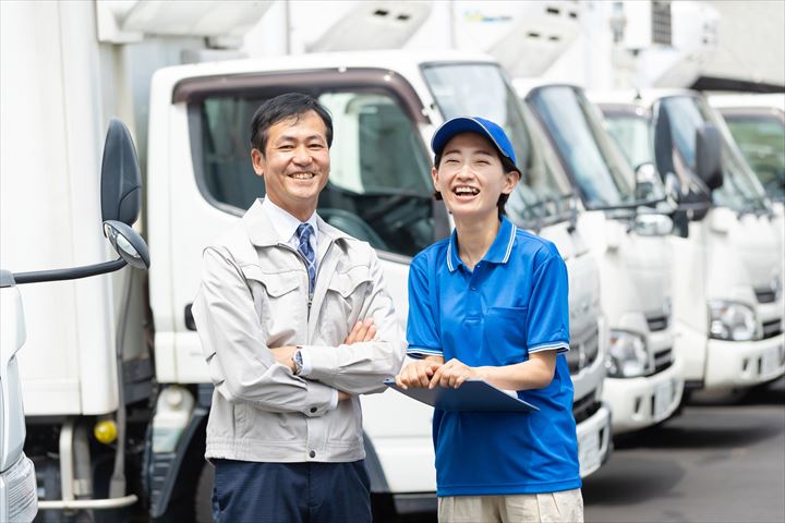 《射水市》週払いOK・2ｔ～3ｔ車でのアイスクリームの店舗配送ドライバー！（Web面接OK・週休2日）