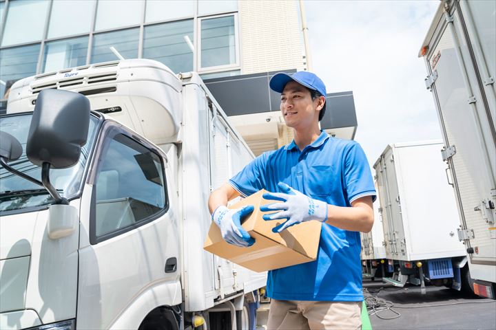 《さいたま市岩槻区》週払いOK・2ｔ車でのパチンコ台などの店舗配送ドライバー！（土日休み・週3日・Wワーク）