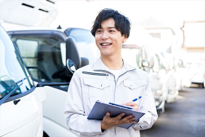 《板橋区》週払いOK・4ｔワイド車での日配品のドラッグストアへの配送ドライバー！（Web面接OK・高収入）