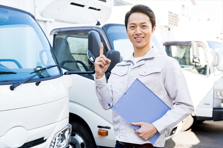 《茨木市》週払いOK・4ｔ車でのスーパーやセンターへのチルド食品の配送ドライバー！（Web面接OK・週休2日）