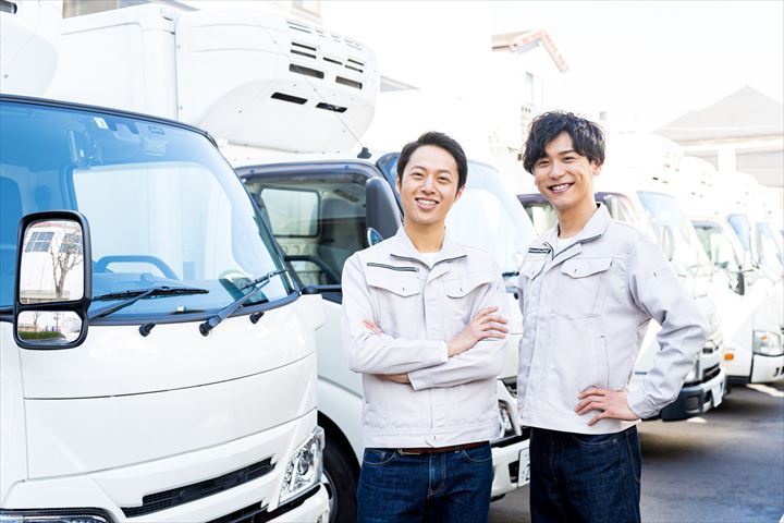 《昭島市》週払いOK・2ｔ車でのコンビニへのドライ商品の配送ドライバー！（Web面接OK・高収入）