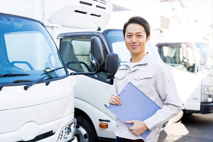 《和光市》週払いOK・4ｔ車でのカット野菜や弁当のセンター間配送ドライバー！（週休2日・残業ほぼなし）