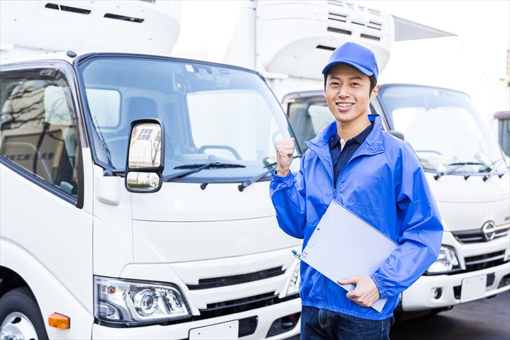 《さいたま市岩槻区》週払いOK・4ｔ車でのスーパーへのチルド食品配送ドライバー！（コース固定・週休2日）