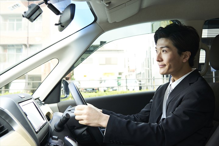 《世田谷区》週払いOK・普通車での個人宅へ訪問医療を行う医師の送迎ドライバー！（Web面接OK・土日祝休み）