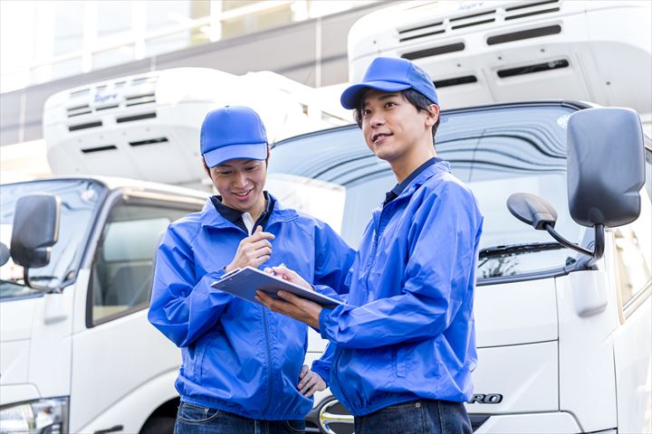 《枚方市》週払いOK・大型車でのスーパーへの2温帯食品の店舗配送ドライバー！（高時給・カゴ積み下ろし）