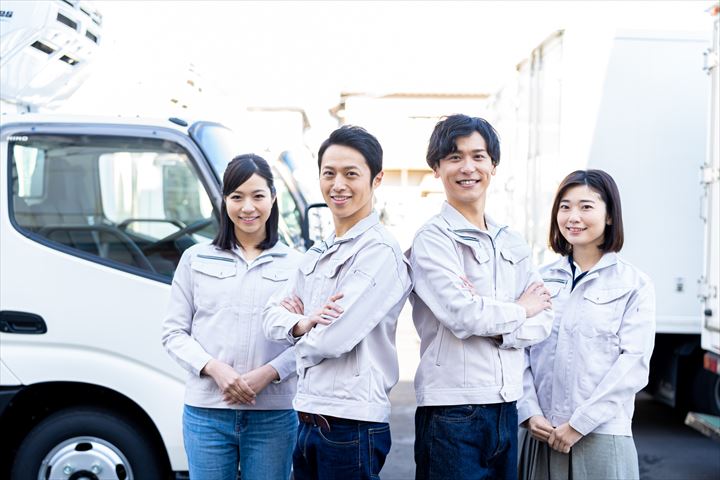 《横浜市鶴見区》週払いOK・3ｔ車でのチルド、日配品のコンビニ配送ドライバー！（Web面接OK・週3～勤務OK）