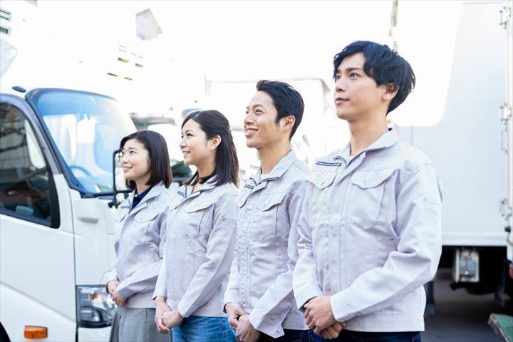 《横浜市金沢区》週払いOK・4ｔ車でのスーパーへのチルド品配送ドライバー！（Web面接OK・高収入）