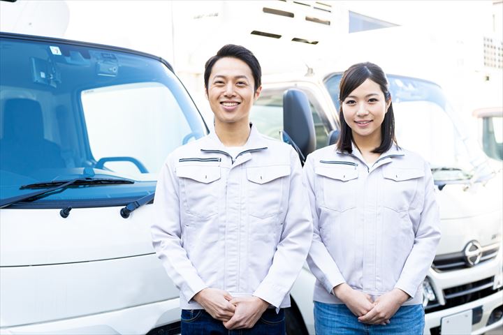 《愛西市》週払いOK・4ｔ車でのパン商品のセンター間配送ドライバー！（カート積み下ろし・短時間8:00～13:00）