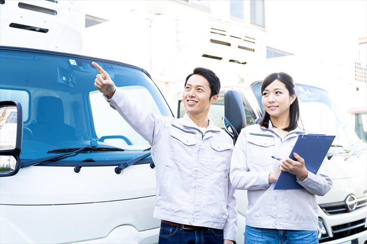 《茨木市》週払いOK・4ｔ車でのチルド食品の店舗配送ドライバー！（週休2日・AT限定）