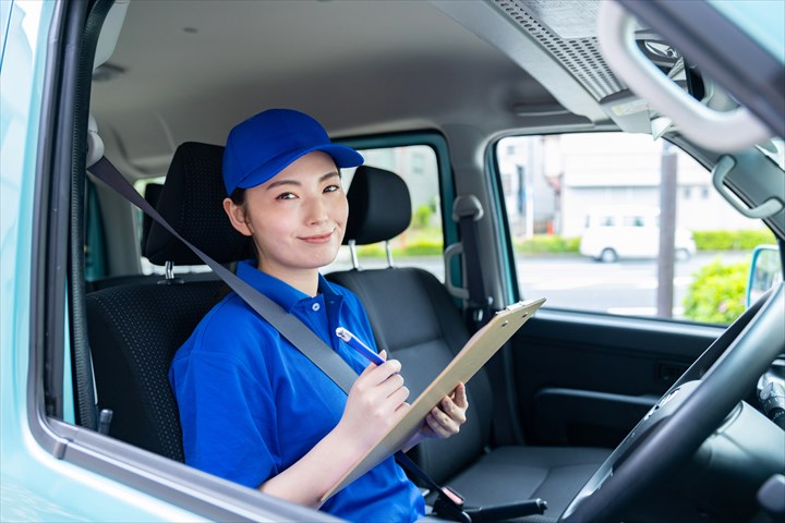 《綾瀬市》週払いOK・1.5ｔ車での食品などの個宅配送ドライバー！（Web面接OK・高時給）