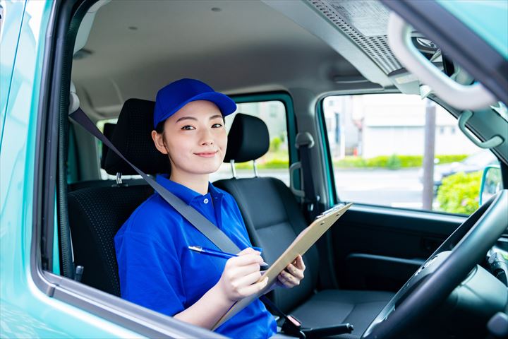 《港区》週払いOK・普通車での施設利用者の送迎ドライバー！（週2日勤務・AT限定OK）