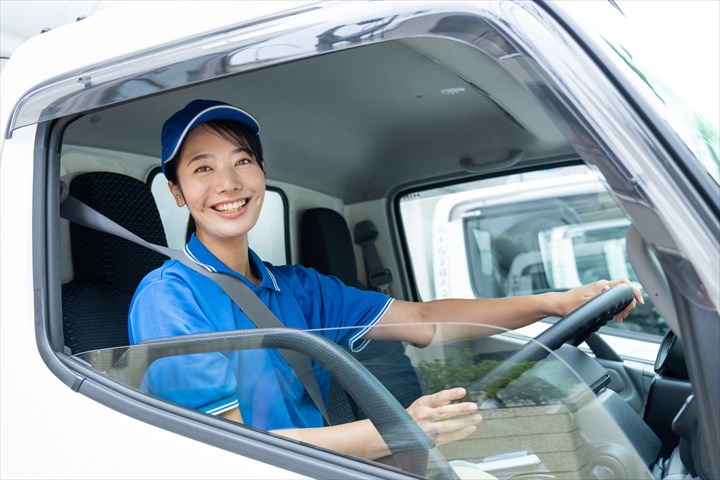 《横浜市港北区》週払いOK・3ｔ車でのチルド品の店舗配送ドライバー！（Web面接OK・高収入）
