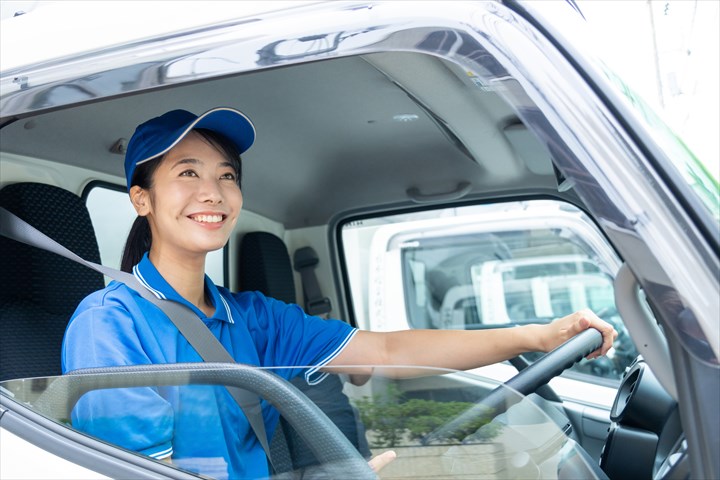 《上尾市》週払いOK・4ｔ車での木製パレットの配送ドライバー！（土日祝休み・シニア活躍中）