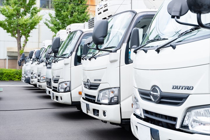 《西尾市》週払いOK・4ｔ車での工場や問屋などへの粉物の配送ドライバー！（Web面接OK・高時給）