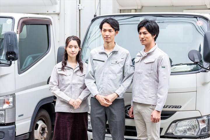 《摂津市》週払いOK・4ｔ車でのチルド食品の店舗配送ドライバー！（Web面接OK・日勤帯）