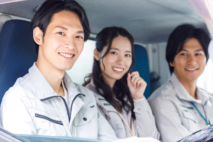 《大阪市大正区》週払いOK・4ｔ車でのアパレル商品配送ドライバー！（土日祝休み・日勤）