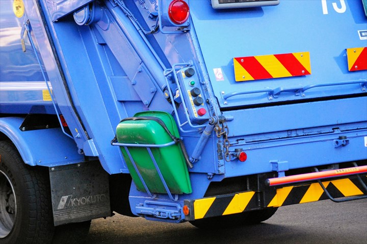 《練馬区》週払いOK・2ｔ車での資源ゴミの回収ドライバー！（Web面接OK・高時給）