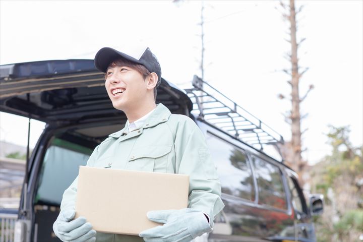 《尼崎市》週払いOK・ハイエースでの電子機器の配送及び倉庫内作業スタッフ！（土日祝休み・AT限定OK）