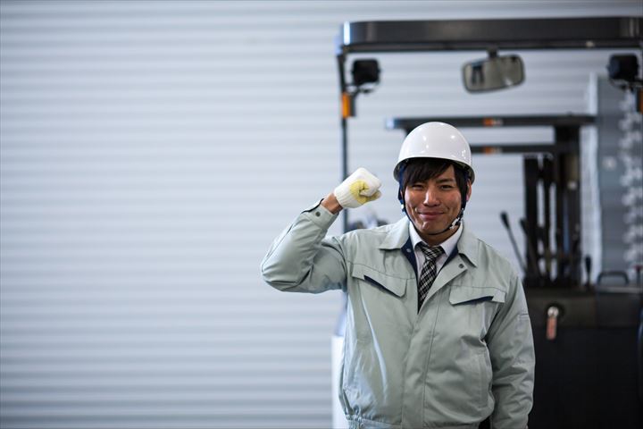 《大阪市住之江区》週払いOK・フォークリフトを使用したお菓子の入出庫作業スタッフ！（日祝休み・高時給）