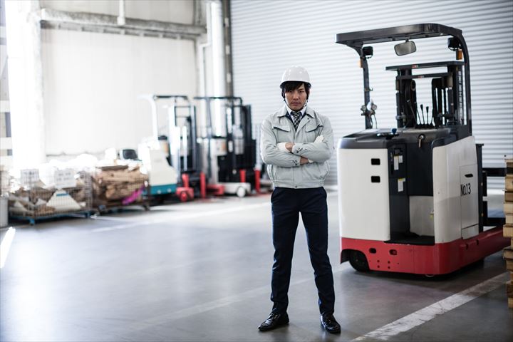 《横須賀市》週払いOK・大型車での店舗やセンターへ玩具等の配送ドライバー！（超高時給・土日休み）