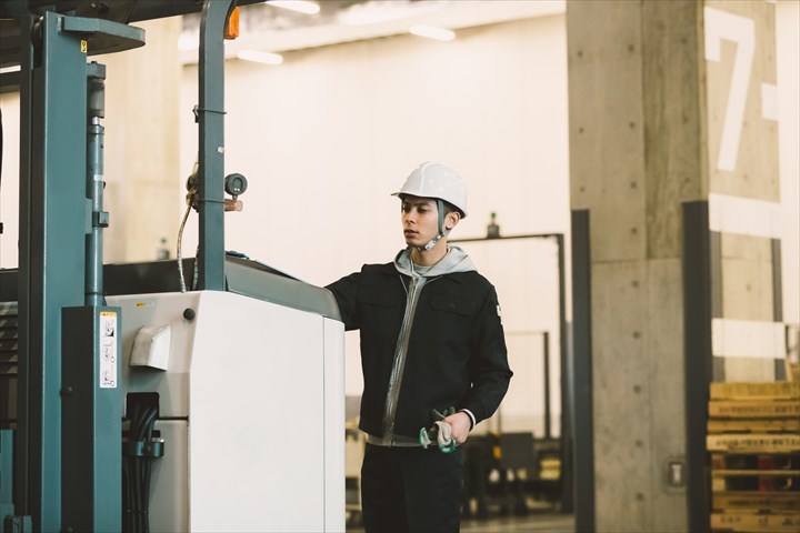 《相模原市中央区》週払いOK・フォークリフトを使用した一般貨物の仕分け作業スタッフ！（土日祝休み・高時給）