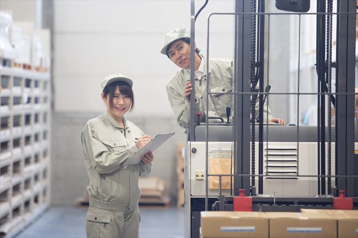《市原市》週払いOK・フォークリフトを使用した樹脂などの工業原料の移動業務スタッフ！（Web面接OK・高時給）