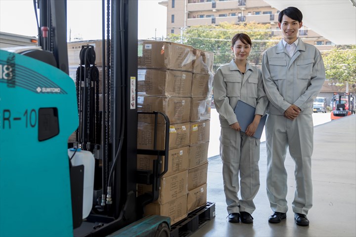 《加東市》週払いOK・カウンターフォークでの住宅部材の出荷作業スタッフ！（高時給・土日祝休み・日勤帯）