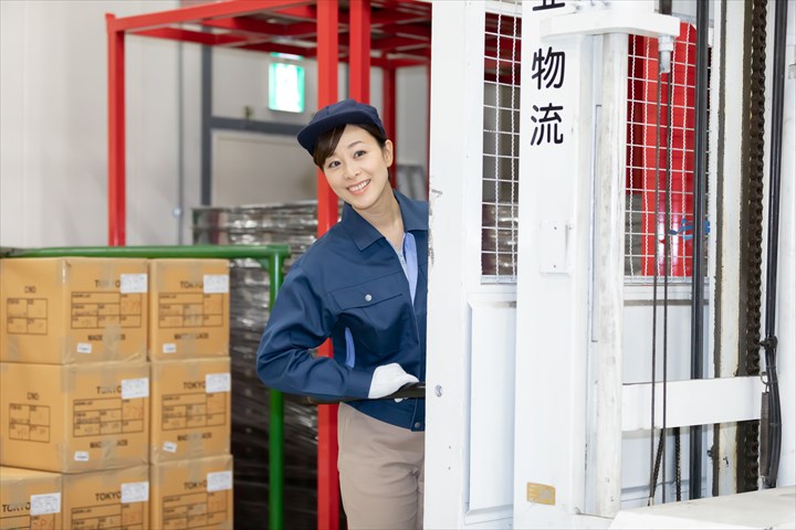 《野田市》週払いOK・フォークリフトでの飲料などの出荷作業スタッフ！（週休2日・日勤）