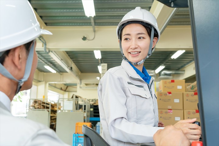 《江東区》週払いOK・リーチフォークでの青果の搬入作業スタッフ！（Web面接OK・週休2日）