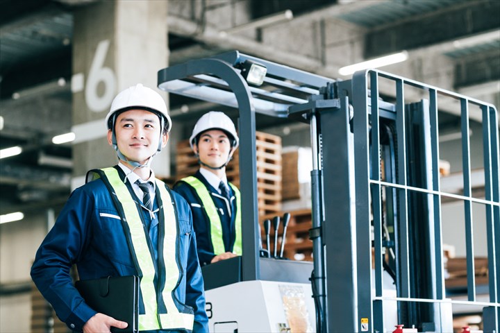 《富士市》週払いOK・カウンターフォークでの足場材の入出庫スタッフ！（Web面接OK・シニアOK）