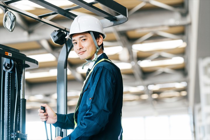 《北区》週払いOK・フォークリフトでの倉庫内作業スタッフ！（土日祝休み・高時給）