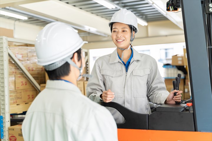 《伊勢崎市》週払いOK・リーチフォークを使用したプラスチック製品の入出庫スタッフ！（土日休み・負担少なめ）