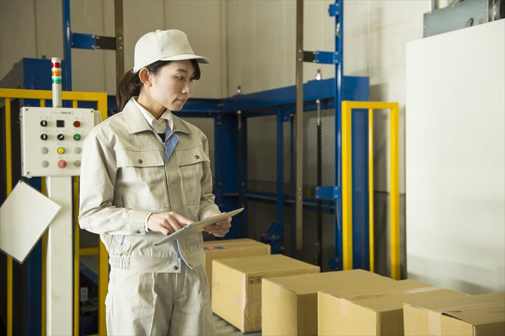 《大阪市北区》週払いOK・冷蔵倉庫内での洋菓子の仕分け作業スタッフ！（Web面接OK・短時間16:30～20:00）