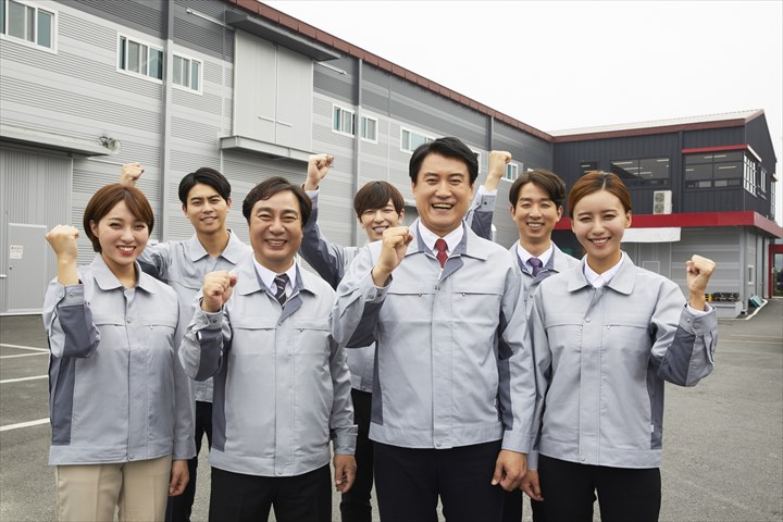 《高知市》週払いOK・自販機へのベンディング助手、及び構内作業スタッフ！（未経験活躍中・週休2日）