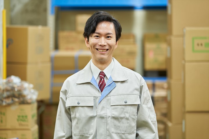 《入間郡三芳町》週払いOK・センターでの一般貨物の仕分けや積み込み作業スタッフ！（Web面接OK・短時間勤務16:30～20:30）