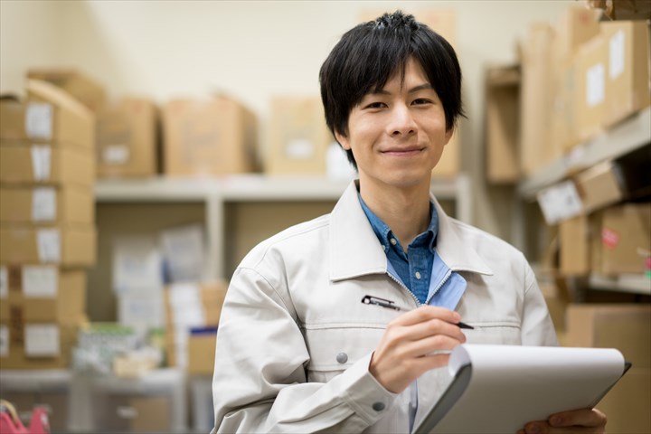 《厚木市》週払いOK・冷凍倉庫内での冷凍食材のピッキング作業スタッフ！（Web面接OK・土日祝休み）