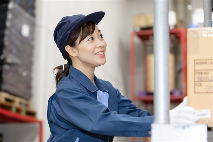 《東大阪市》週払いOK・センター内でのアパレル商品の検品作業スタッフ！（Web面接OK・高収入）