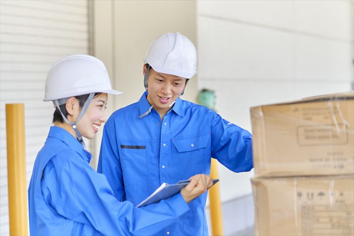 《北足立郡伊奈町》週払いOK・倉庫内でのチルド食品の仕分け作業スタッフ！（未経験歓迎・短時間13:00～17:00）