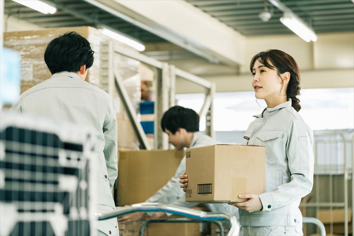 《墨田区》週払いOK・物流会社での運行管理補助及び軽作業スタッフ！（駅チカ・高時給）