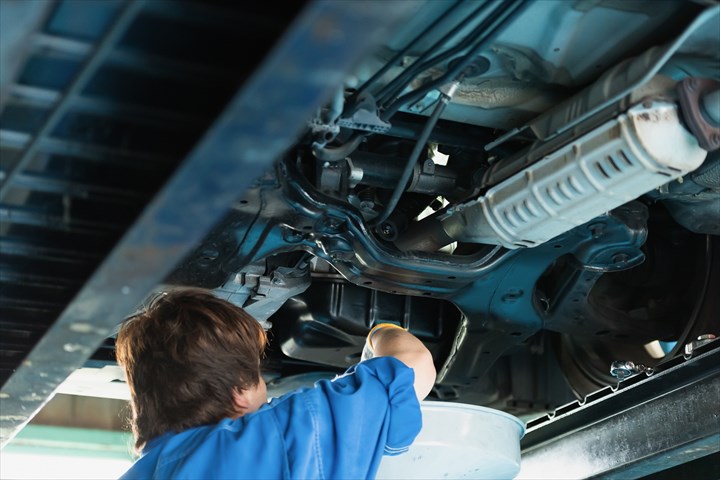 《守口市》週払いOK・車両の整備作業スタッフ！（超高時給・曜日固定休み）