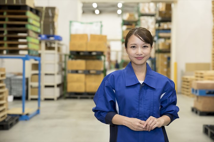 《高槻市》週払いOK・倉庫内での食品の仕分け作業スタッフ！（未経験歓迎・週休2日）