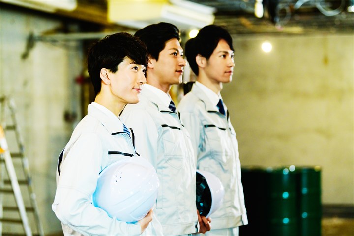 《甲賀市》週払いOK・製造工場内での仕上げ作業スタッフ！（Web面接OK・日夜勤交代制）